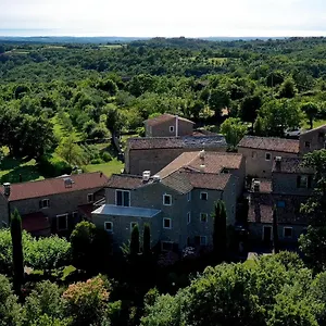 L'abbraccio Della Quercia , Momjan Kroatien
